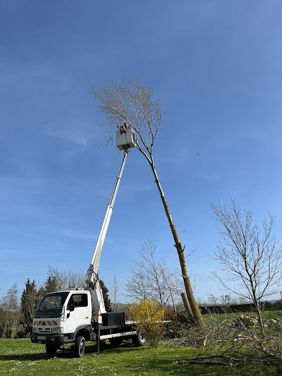 GFM, Elagueur à Villesèquelande